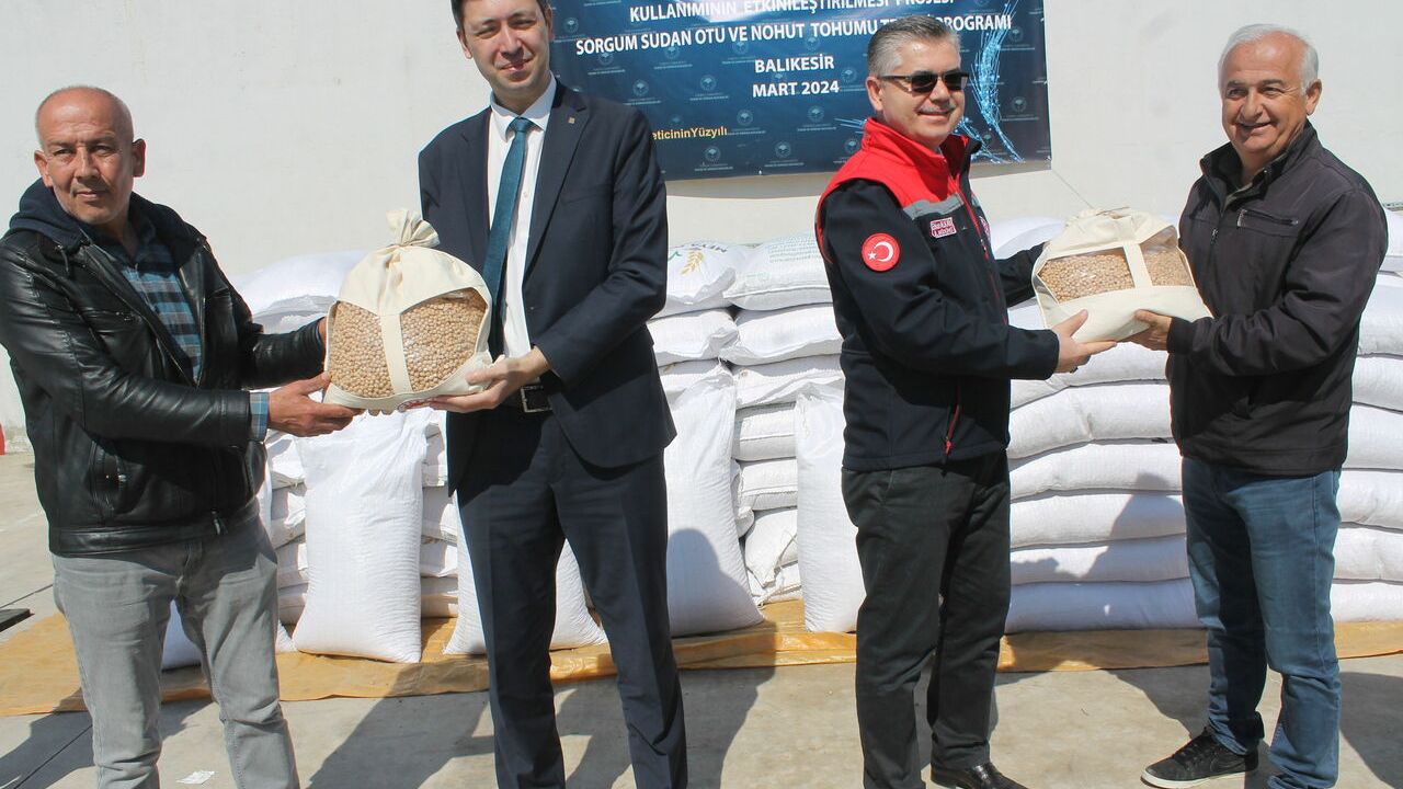 Manyaslı çiftçilere 9 ton 200 kilogram tohumluk nohut dağıtıldı