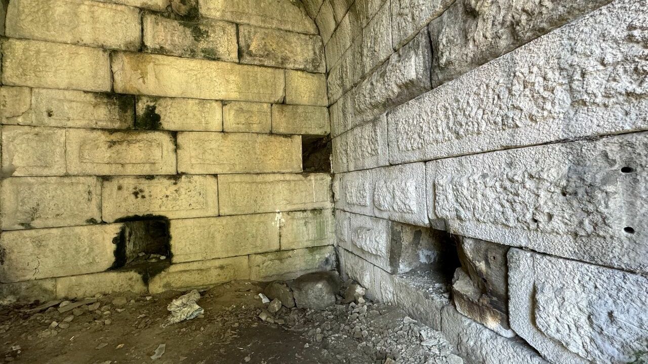 İzinsiz kazı yapan 6 kişi suçüstü yakalandı!