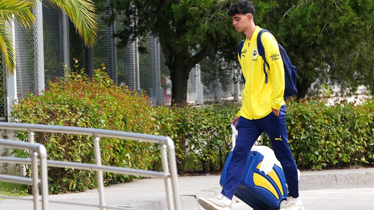 Fenerbahçe 19 Yaş Altı Futbol Takımı, Süper Kupa maçı için Şanlıurfa'ya hareket etti