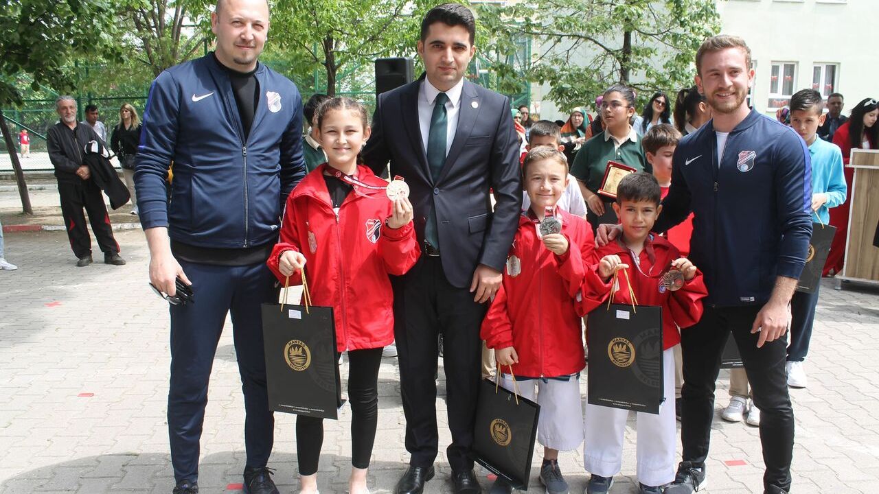 Manyas Belediyesporlu 2 karateci, Minikler Balkan Şampiyonası'na katılmaya hak kazandı