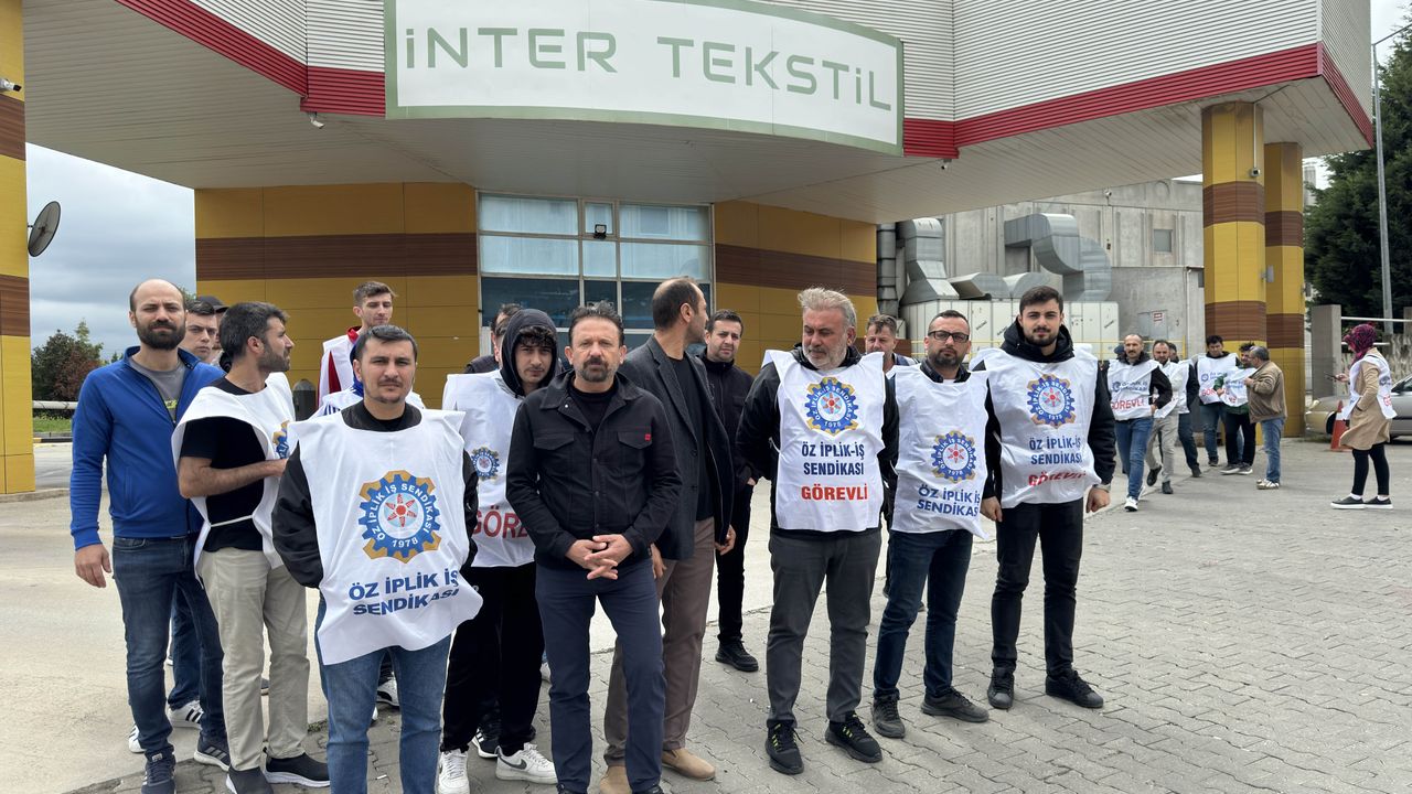 Balıkesir'de Öz İplik-İş Sendikası üyeleri işten çıkartılan 4 arkadaşları için eyleme başladı
