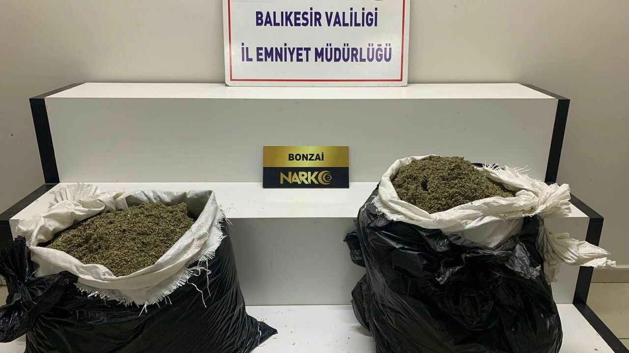 Edremit'te yolcu otobüsünde 20 kilo uyuşturucu ele geçirildi!