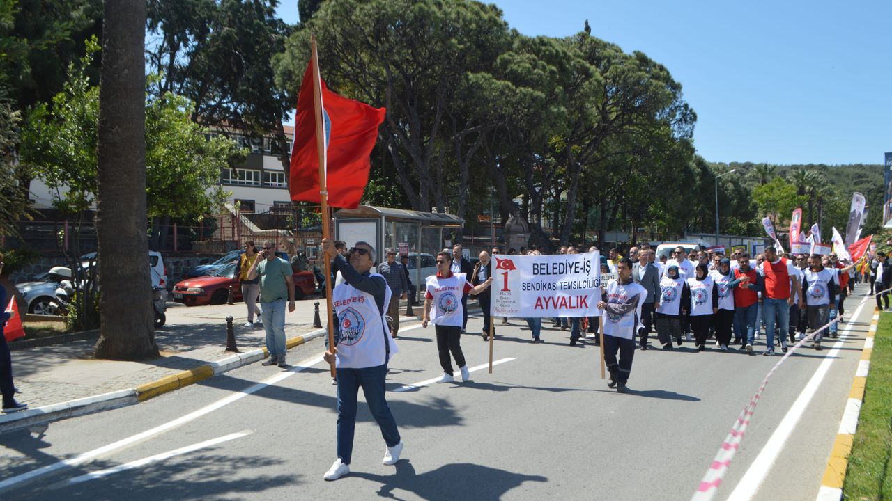Ayvalık'ta 1 Mayıs Emek ve Dayanışma Günü coşkuyla kutlandı