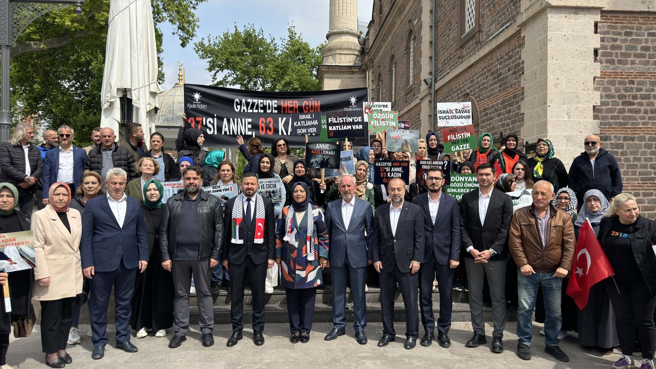 AK Parti Balıkesir İl Kadın Kolları üyeleri Gazze'deki mazlum anneler için toplandı