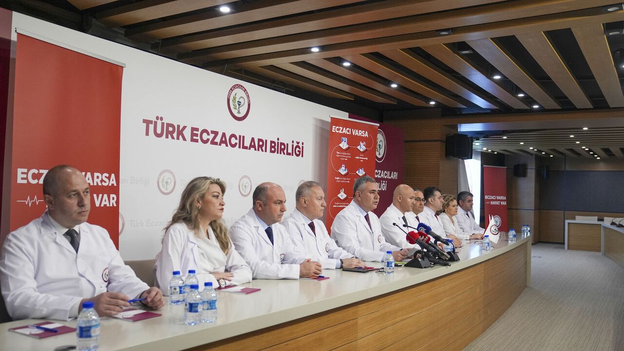 "Eczacı varsa hayat var!"