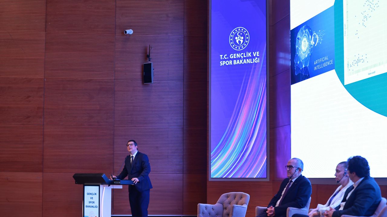 Bakan Bak: "Bizden daha hızlı, daha güçlü ve daha pratik düşünen yapay zekayı kullanacağız"