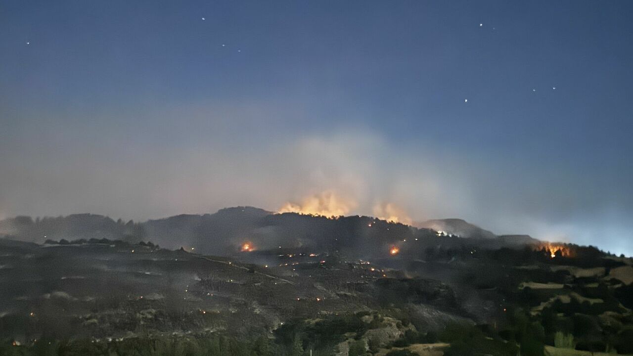 Dursunbey'deki yangının ilerlemesi durduruldu! Kontrol altına alma çalışmaları devam ediyor!