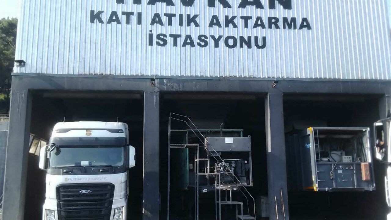 Bayram tatilinde Balıkesir'de 11 bin 600 ton çöp toplandı