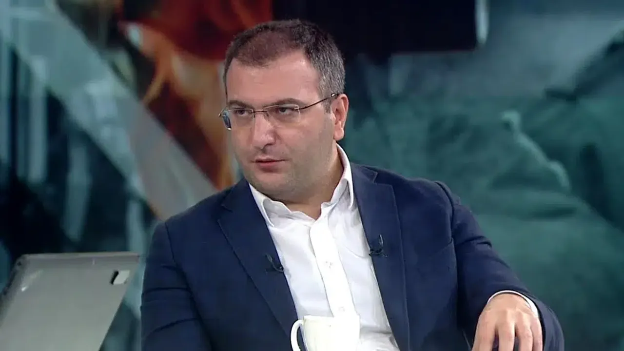 Cem Küçük'ten çarpıcı açıklamalar: "Ekonomiyi düzeltmek AK Parti'ye yetmez"