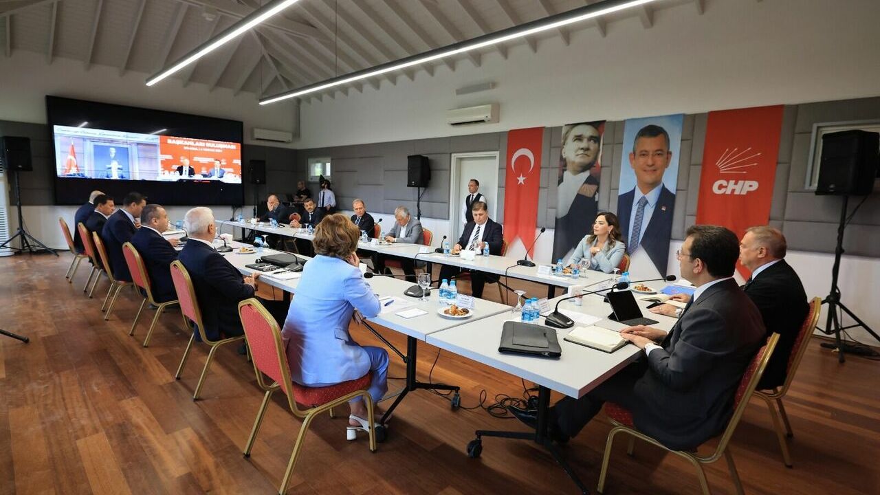 CHP'nin Büyükşehir Başkanları İstanbul'da neyi görüşüyor?