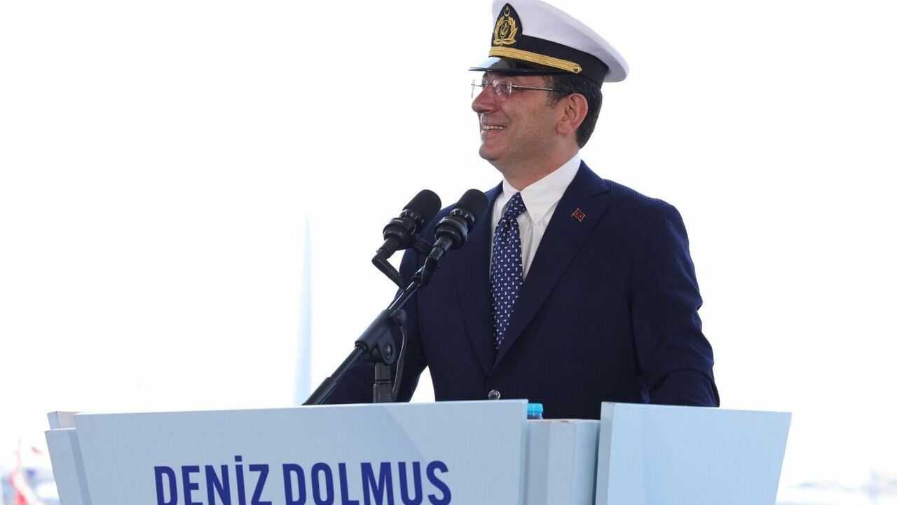 Balıkesir Deniz Taksi bekleyedursun.. İstanbul Deniz Dolmuş'u suya indirdi