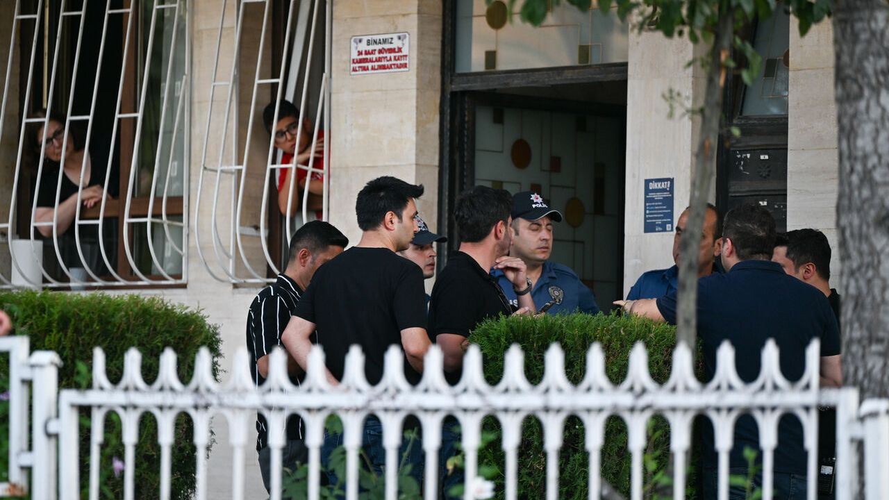 İki çocuğunu öldürdü ardından intihar etti!