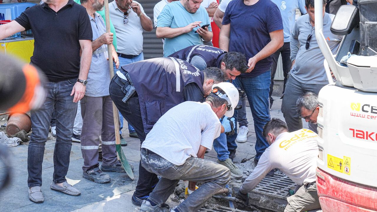 Sağanak sırasında elektrik akımına kapılıp hayatları kaybettiler!