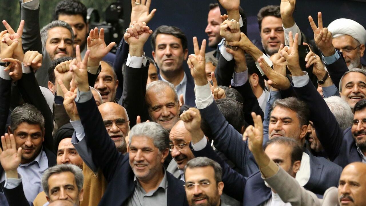 İran'ın 9. Cumhurbaşkanı Pezeşkiyan yemin etti