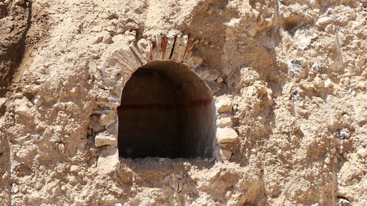 İnşaat kazısında Roma dönemine ait mezarlar çıktı