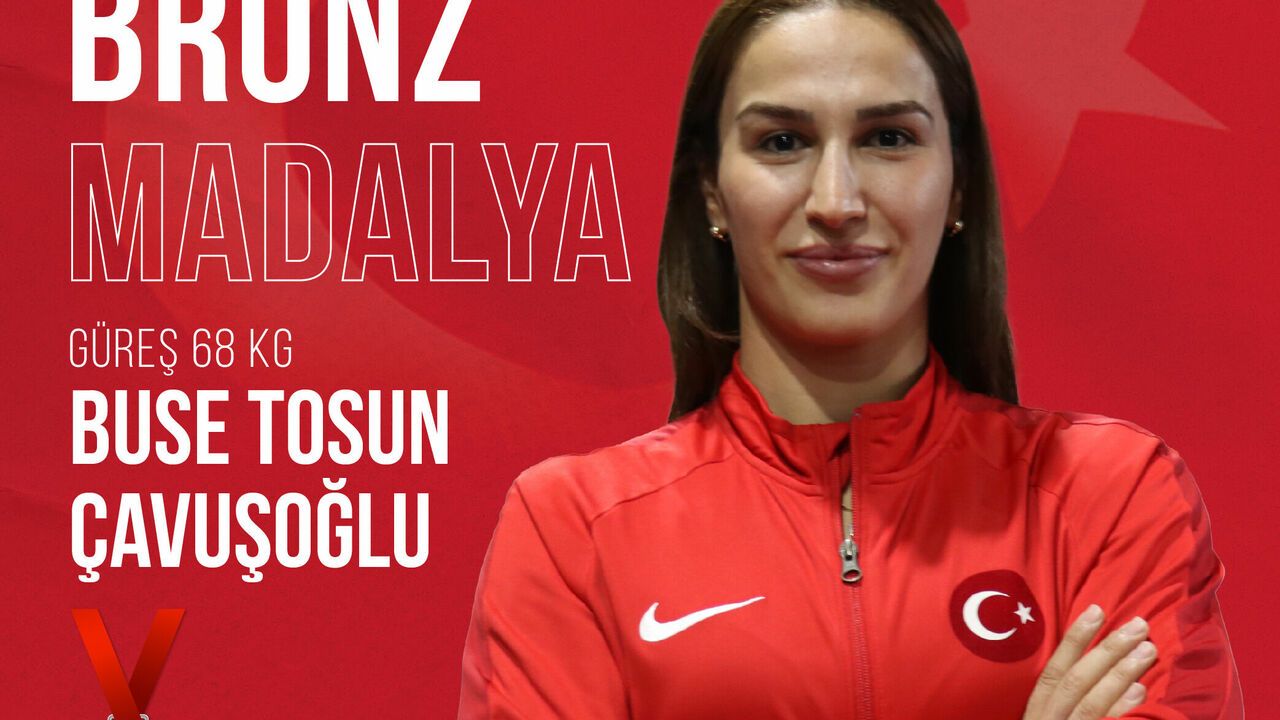 Milli güreşçi Buse Paris'te bronz madalya kazandı