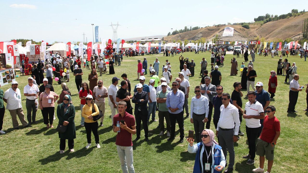 Ahlat'ta Malazgirt Zaferi'nin 953. yılı kutlamaları