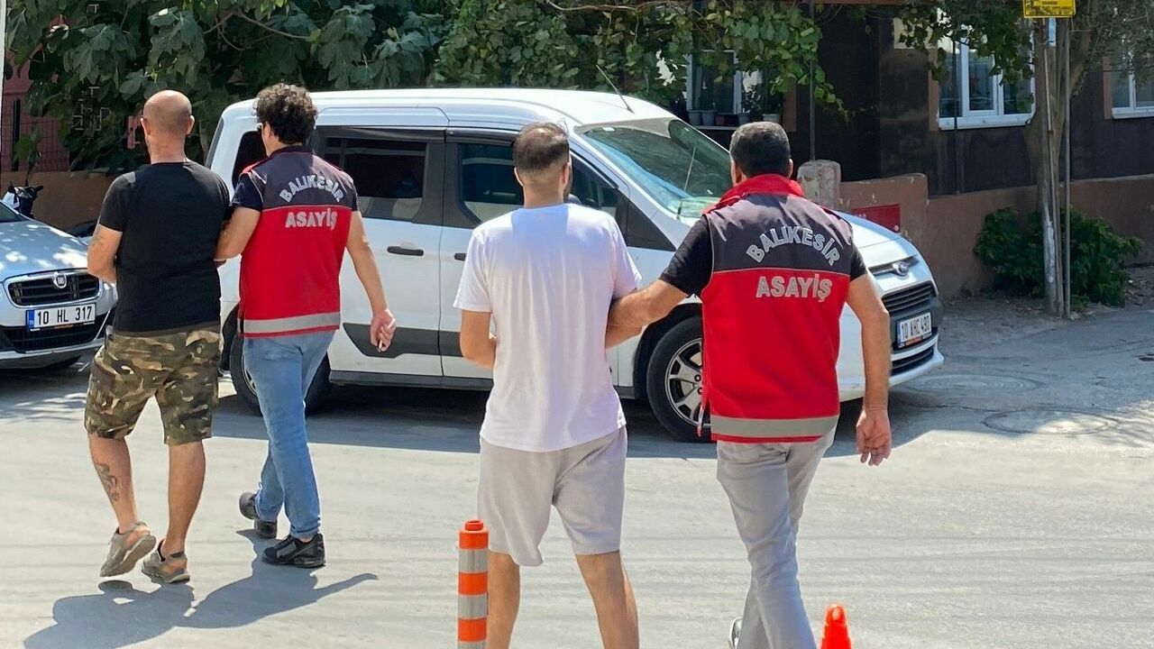 Balıkesir'de darp ve gasp şüphelisi 2 kişi tutuklandı!
