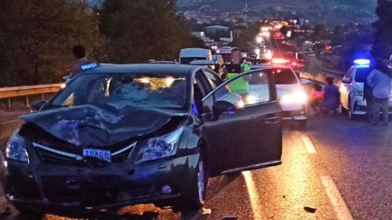 Balıkesir'de otomobille motosikletin çarpıştığı kazada 1 kişi hayatını kaybetti