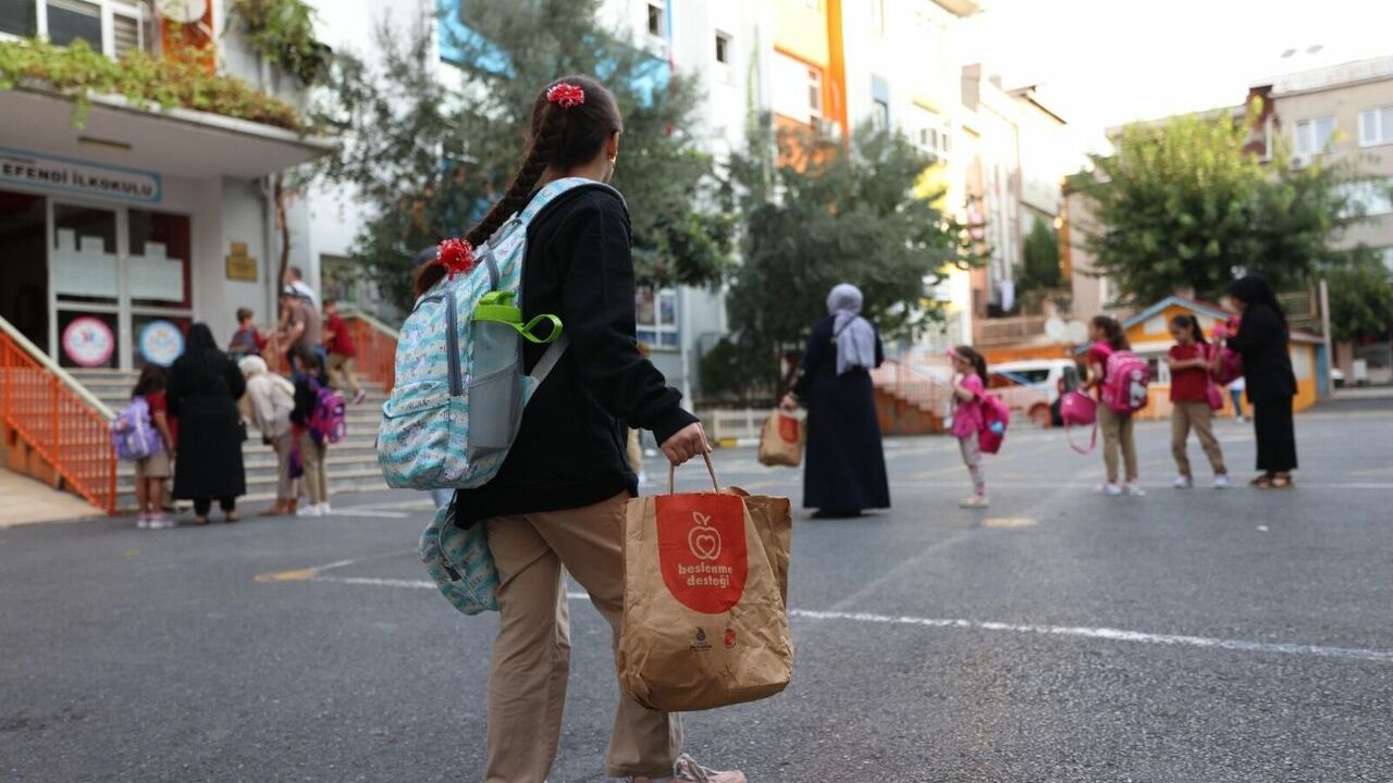 Büyükşehir Belediyesi'nden Okul Beslenme Desteği Projesi