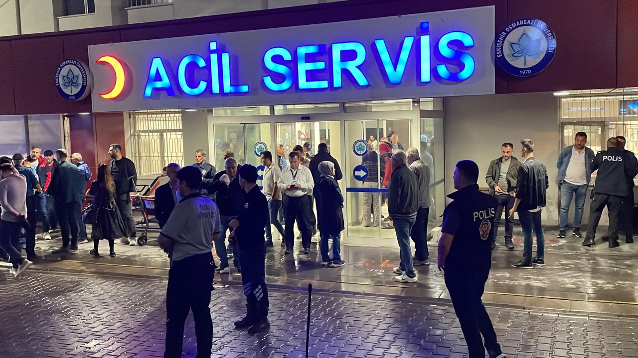 Minibüs yoldan çıktı! 14 polis memuru yaralandı