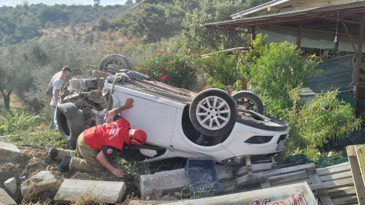 Havran'da bir otomobilin park halindeki araçlara çarpması sonucu 7 kişi yaralandı