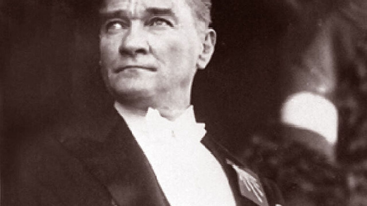 "Efendiler! Yarın Cumhuriyeti ilan edeceğiz"