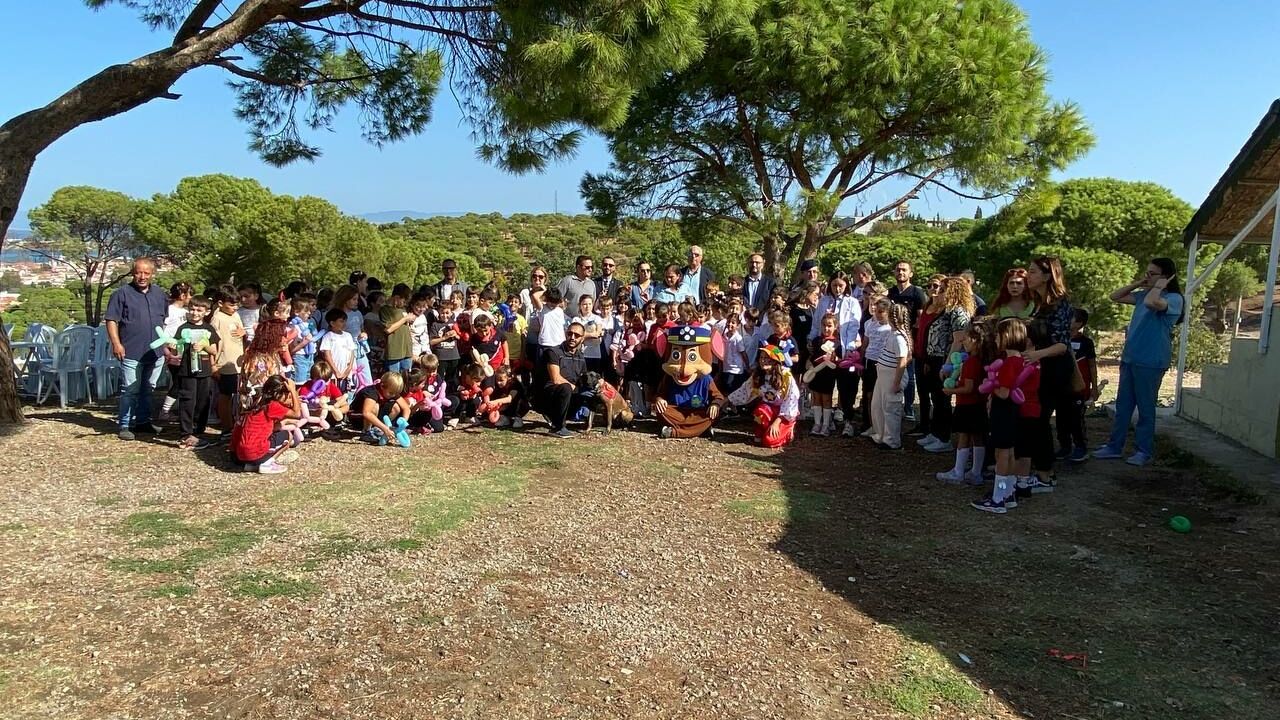 Ayvalık'ta öğrencilerden Geçici Bakım ve Rehabilitasyon Merkezi'ne "Hayvanları Koruma Günü" ziyareti
