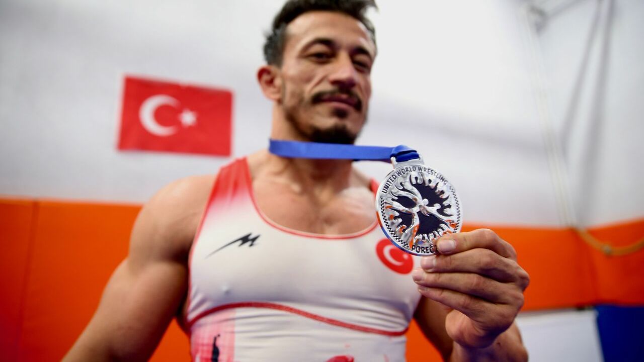 Güreş kariyerini altın madalyayla noktalamak istiyor