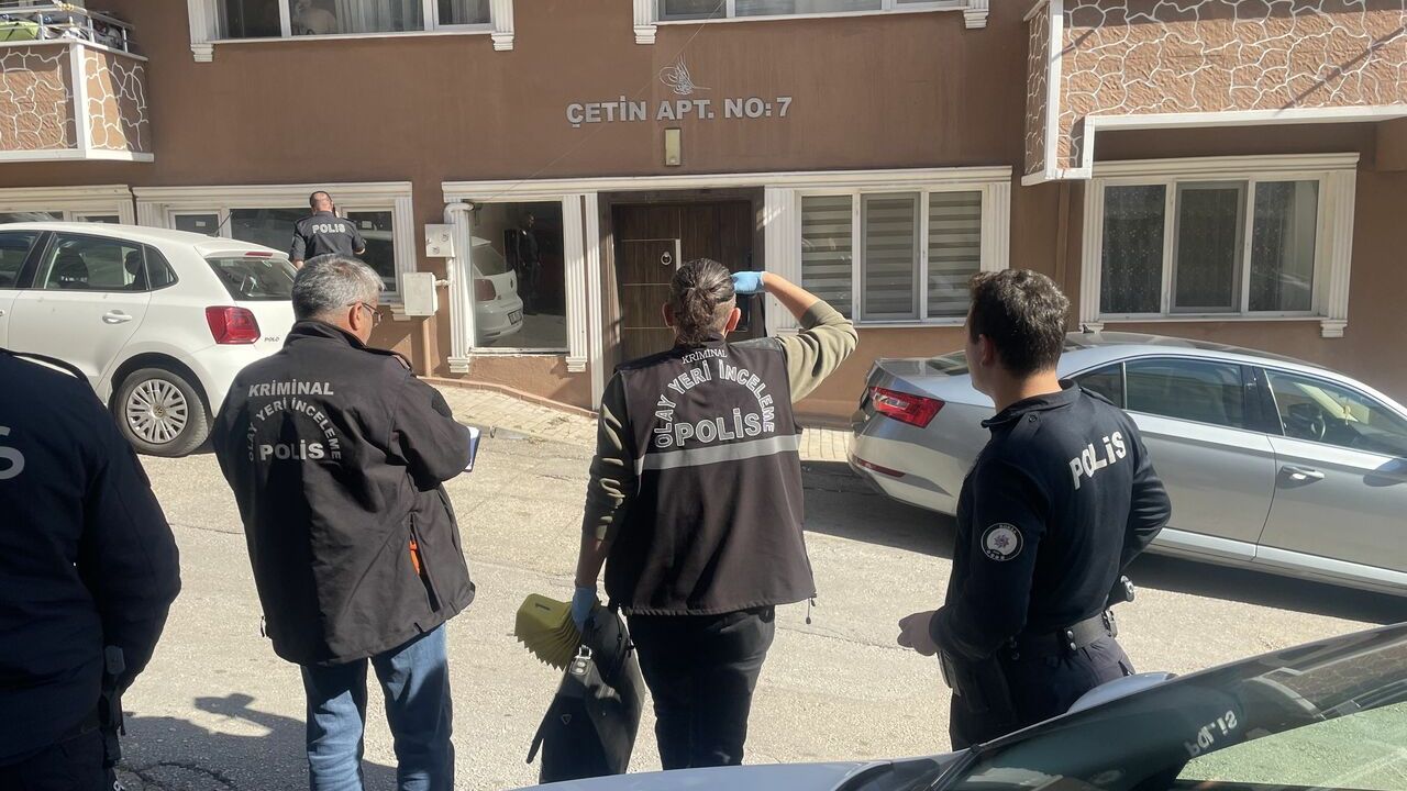 Boşanma aşamasındaki eşini silahla vurup öldürdü