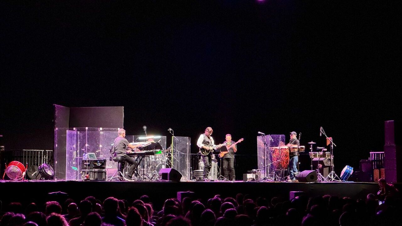 Grammy ödüllü gitarist Al Di Meola, İstanbul'da hayranlarıyla buluştu