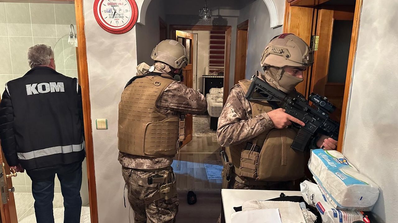 Balıkesir merkezli "Kuyu-44" operasyonunda yakalanan 15 şüpheli tutuklandı