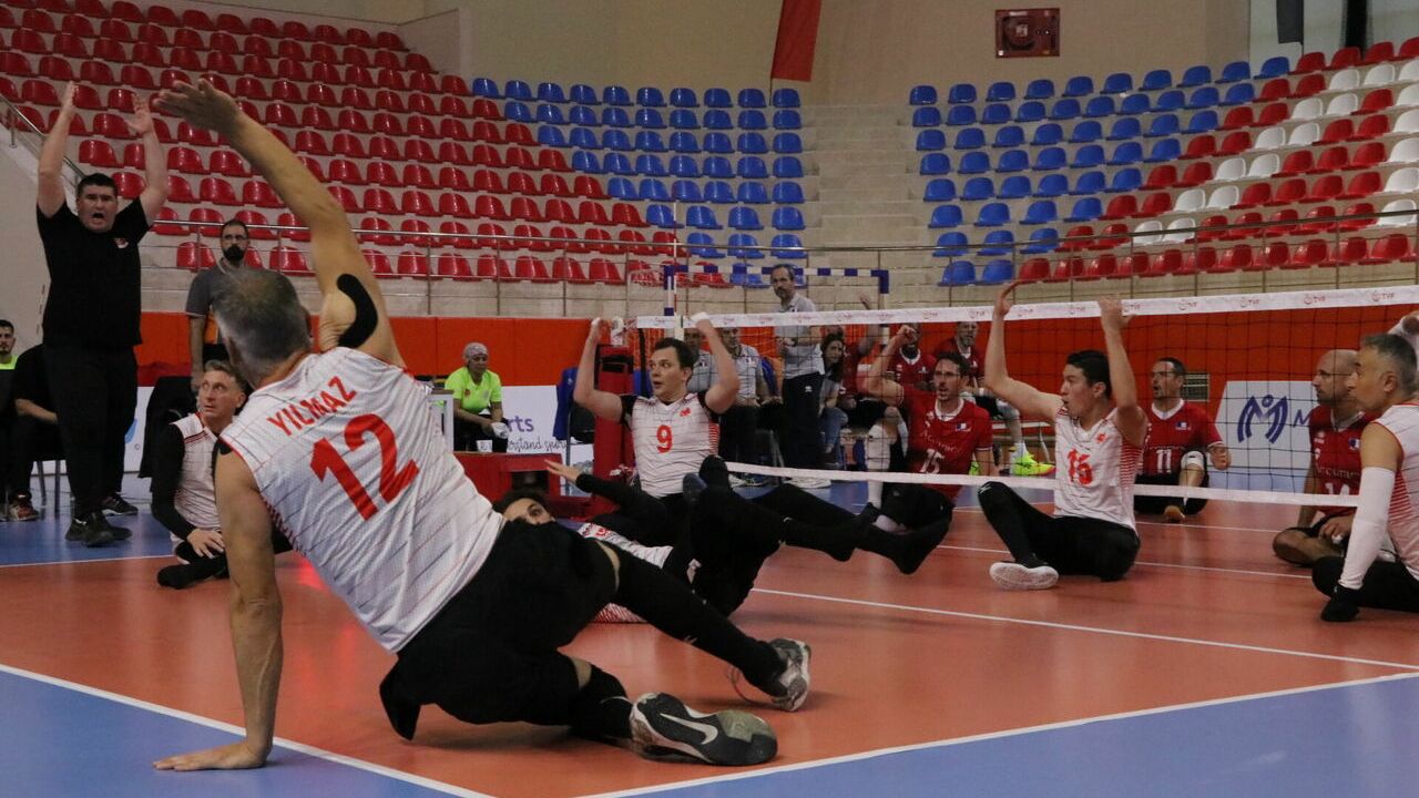 Oturarak Voleybol Milli Takımı B kategorisinde şampiyon oldu