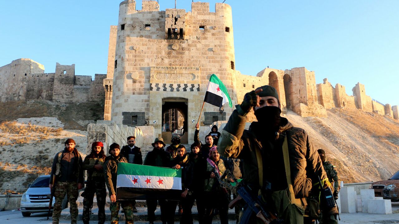 Suriye'de rejim karşıtı silahlı gruplar Halep'i ele geçirdi
