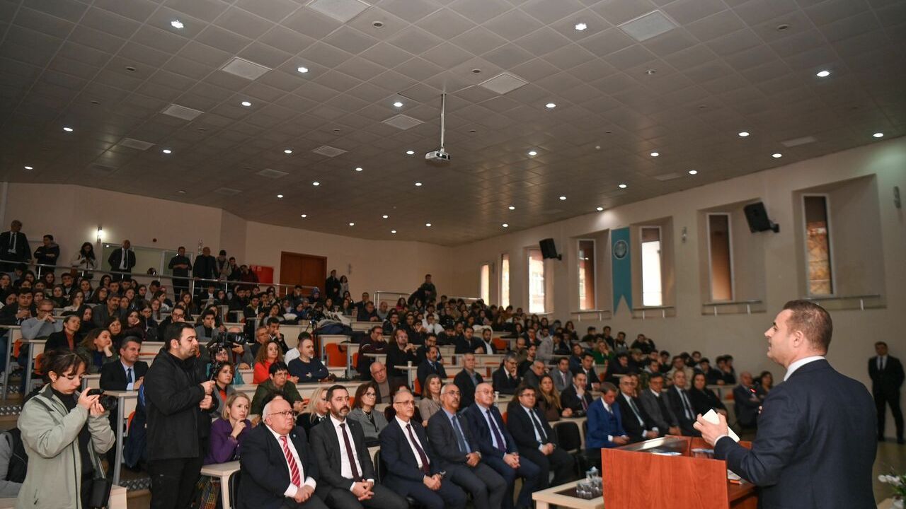 Ahmet Akın'dan gençlere: Başarı için planlı çalışma şart