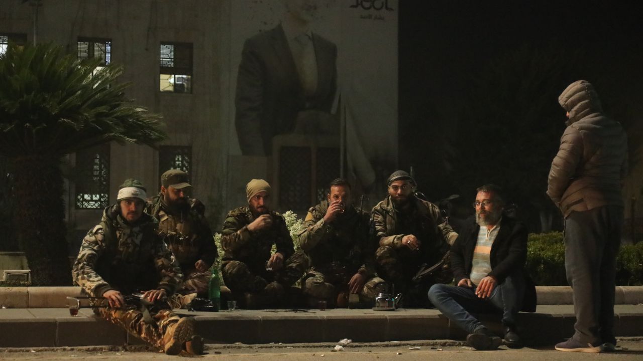 Sliahlı gruplar Şam'ın banliyölerine girdi