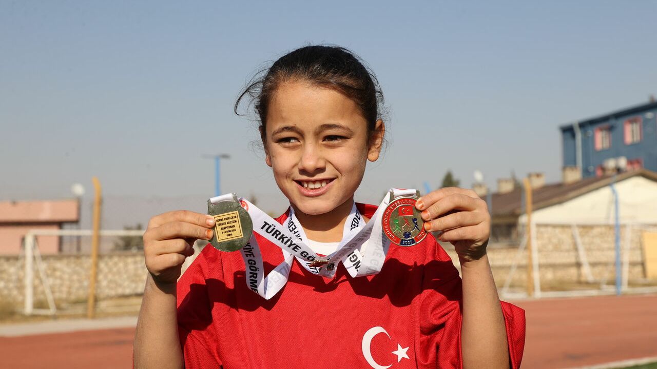 Görme engelli Dicle'nin hedefi olimpiyat şampiyonluğu