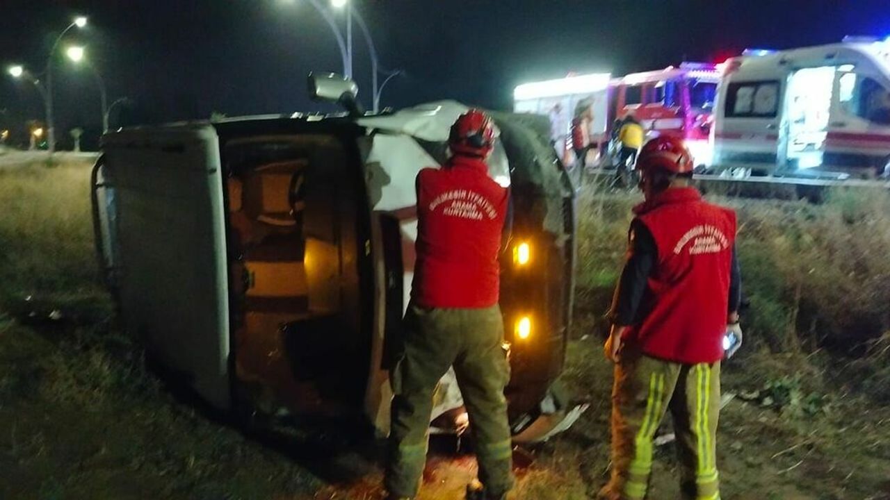 Edremit Ülkü Yolu'nda korkunç kaza! Ticari araç devrildi!