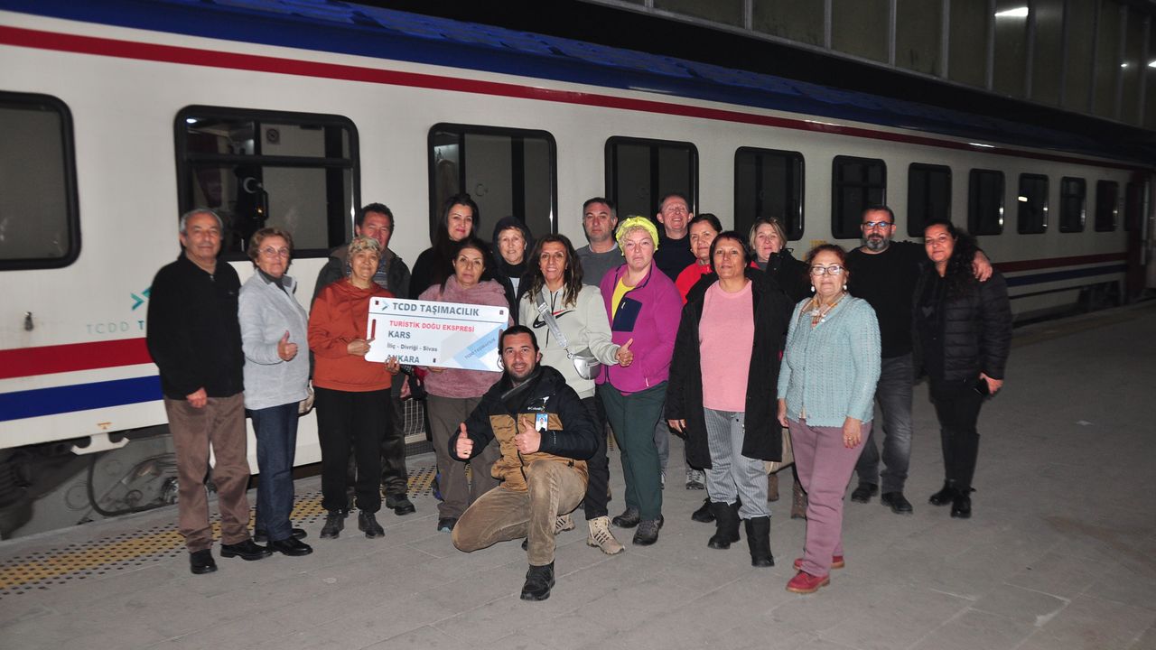 Turistik Doğu Ekspresi ilk seferine uğurlandı