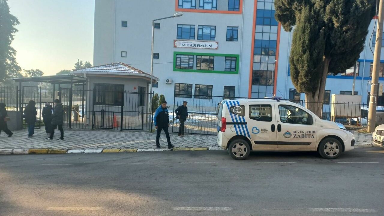 Sınava geç kaldılar! Zabıta yetiştirdi...