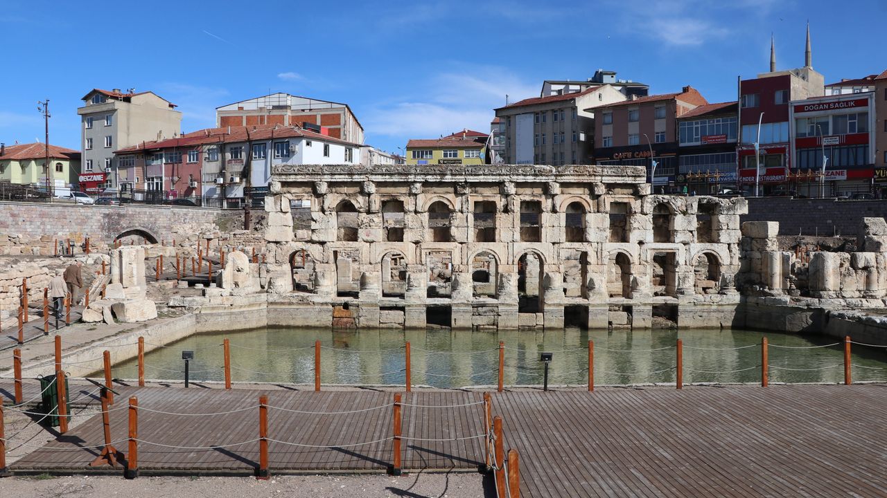 Tarihi Roma Hamamı'nda sezon açıldı