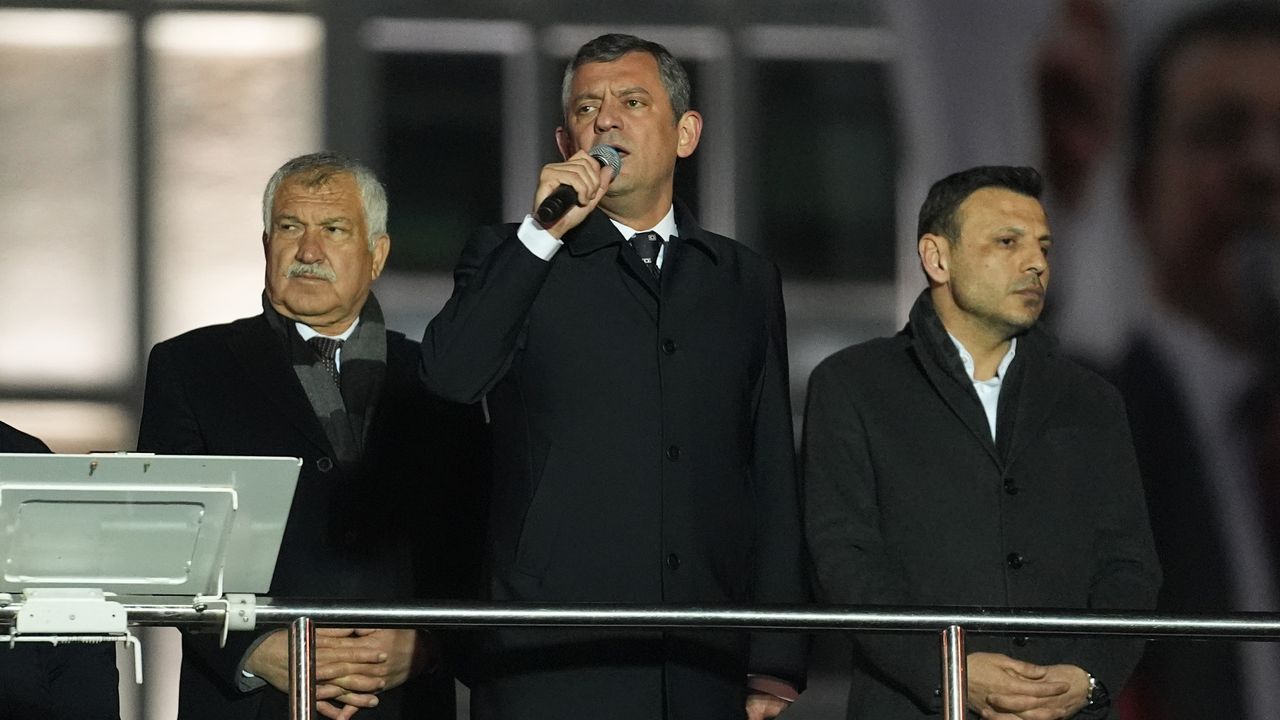 Özgür Özel: Kırıp dökmeden, yakıp yıkmadan, sokaklar, meydanlar bizim!