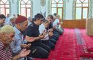 SINDIRGI’DA DEPREMİN 1. YILINDA DUALAR EDİLDİ, LOKMALAR PAYLAŞILDI