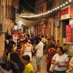 Ayvalık’ta Gece Pazarı Hareketliliği: Üretici ve El Emeği Ürünler Büyük İlgi Görüyor