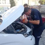 İtfaiye'den kedi kurtarma operasyonu! Aracın motoruna sıkışmış...