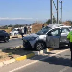 Burhaniye'de Can Pazarı! Kamyon ile Otomobil Çarpışt: 1 Ölü, 2 Yaralı! Sürücü Gözaltında!