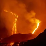 Avrupa'da Son 20 Yılın En Büyük Felaketi! Etna Yanardağı Patladı, Havalimanı Kapatıldı!