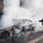 Otoyolda Alev Alev Yanan Otomobil Peyzaj Alanını Yaktı! Trafikte Hareketli Dakikalar!