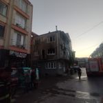Balıkesir’de Akşam Saatlerinde Korkutan Yangın! 3 Katlı Evden Alevler Yükseldi