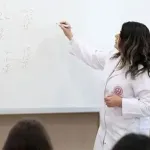 MEB’den Öğretmen Önlükleri İçin Yeni Karar: Standartlar Resmi Olarak Açıklandı!